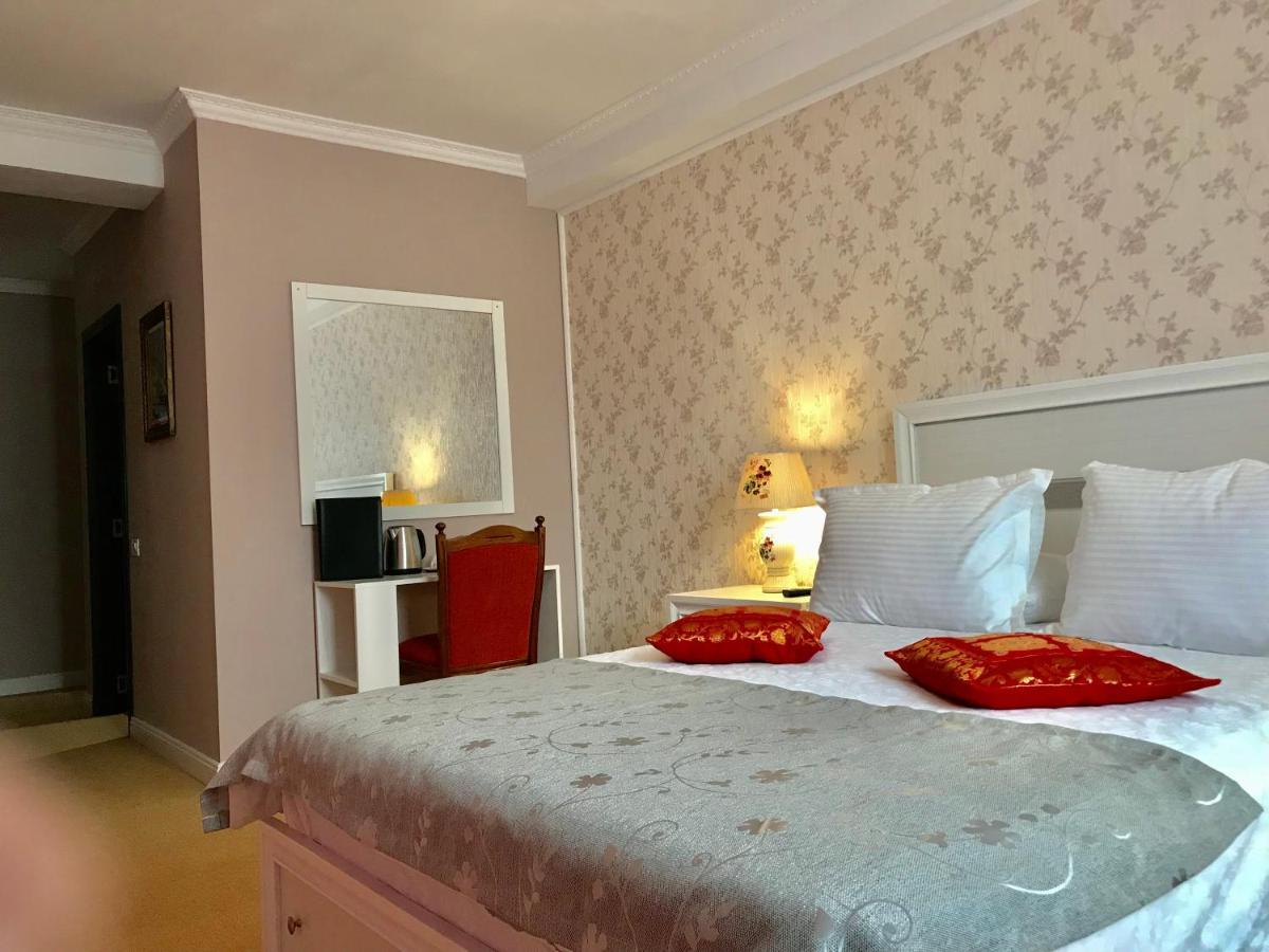 18 Boutique Bucureşti